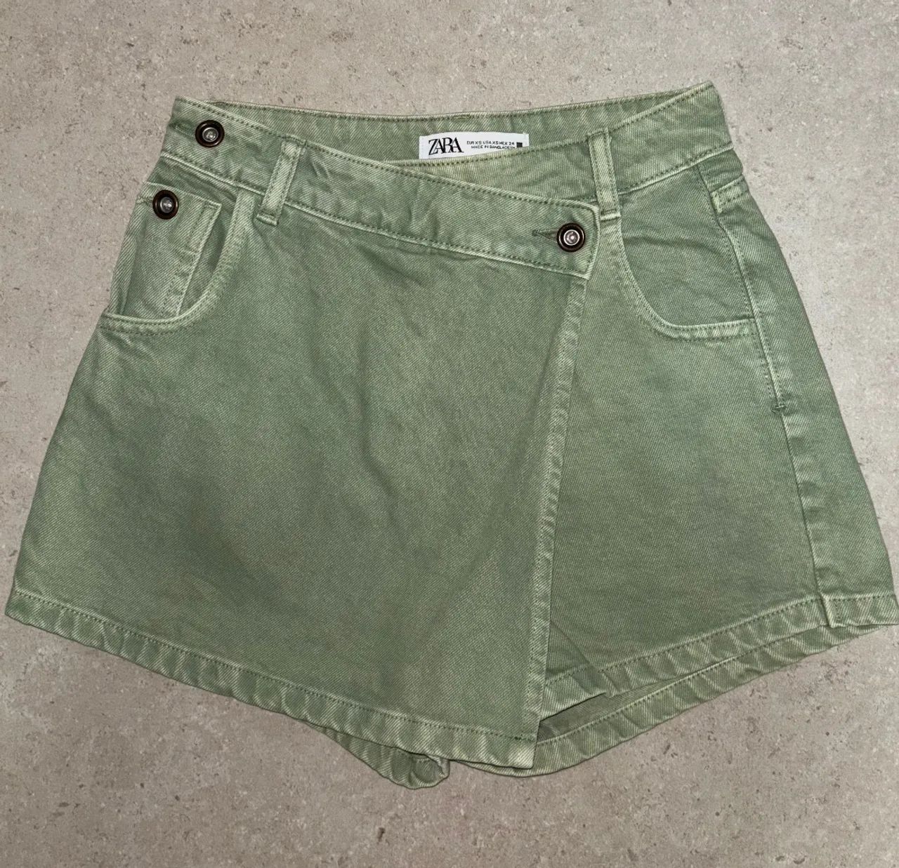 Short-saia Zara verde - Tamanho PP 