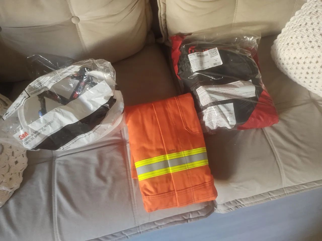 Kit de Segurança para Trabalho - Capacete e Botas - Foto 2