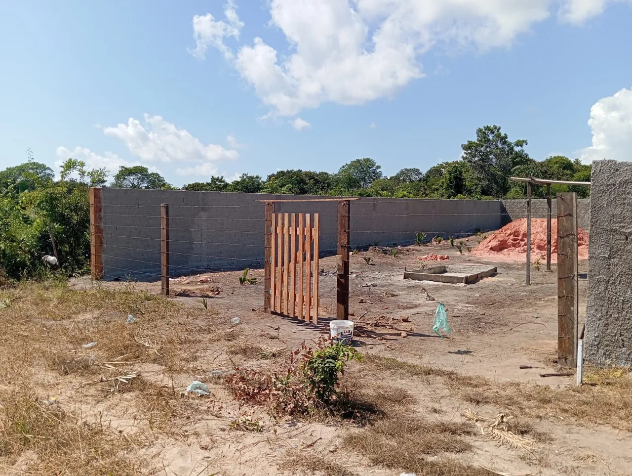 Terreno 10x30 murado. Jaderlândia