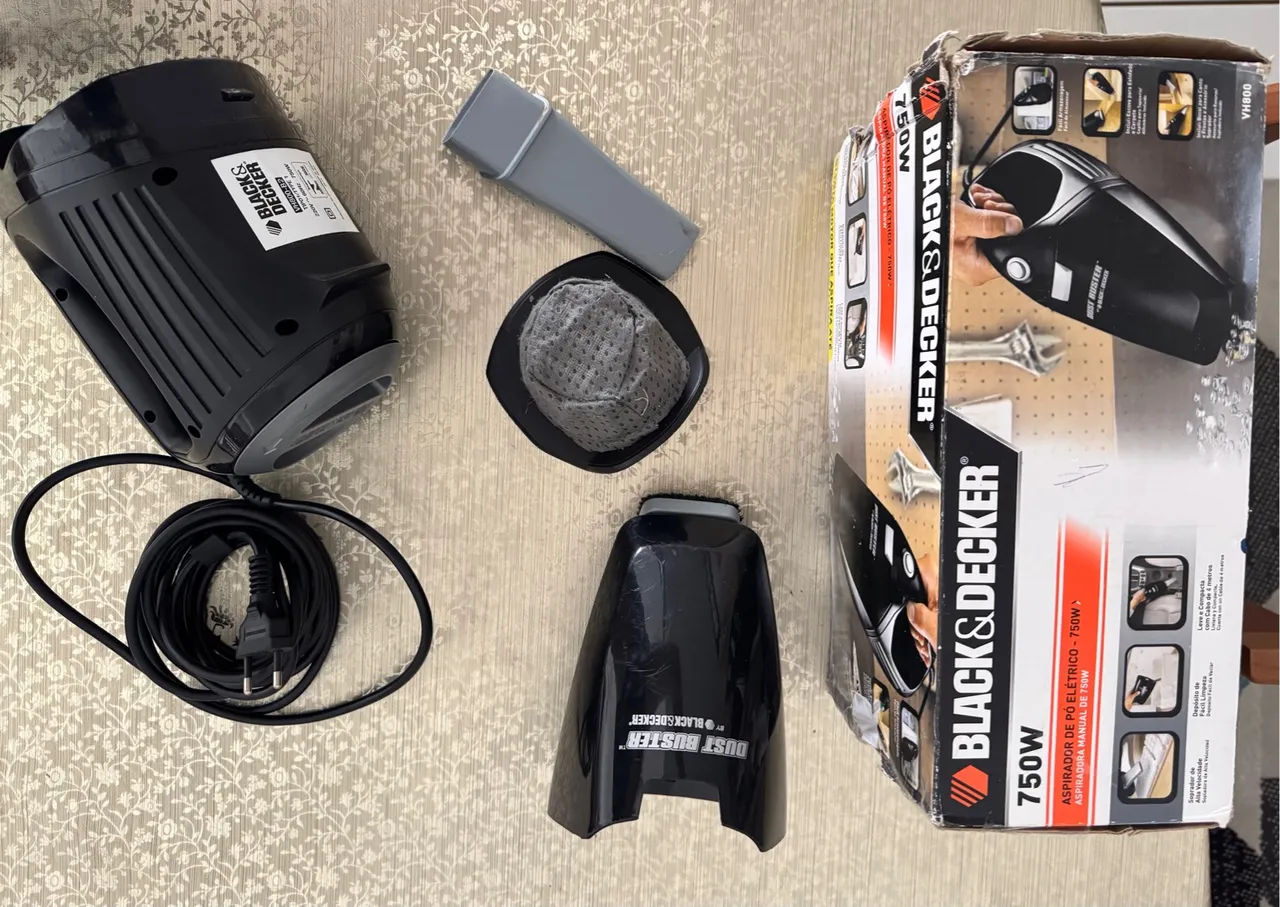 Aspirador de pó Buster Black+Decker 750W