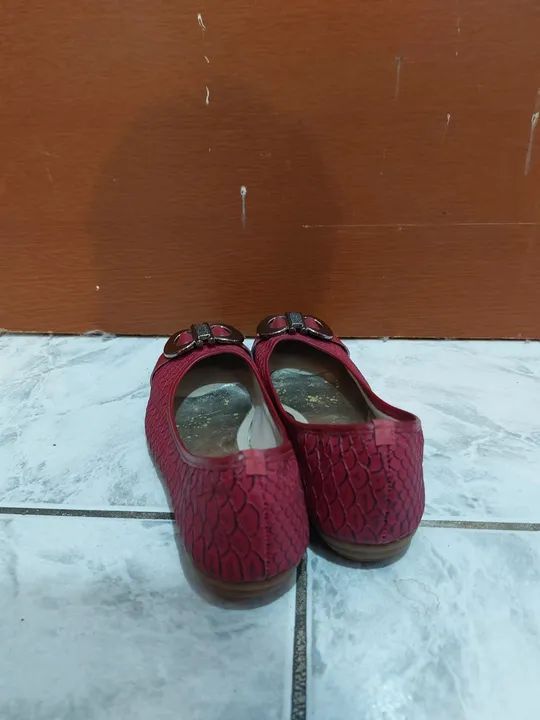Sapatilhas Vermelhas com Fivela - Foto 2