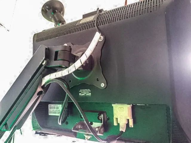 Monitor Philips LCD 190CW 19 polegadas  ( Com Defeito) 64308001973122122