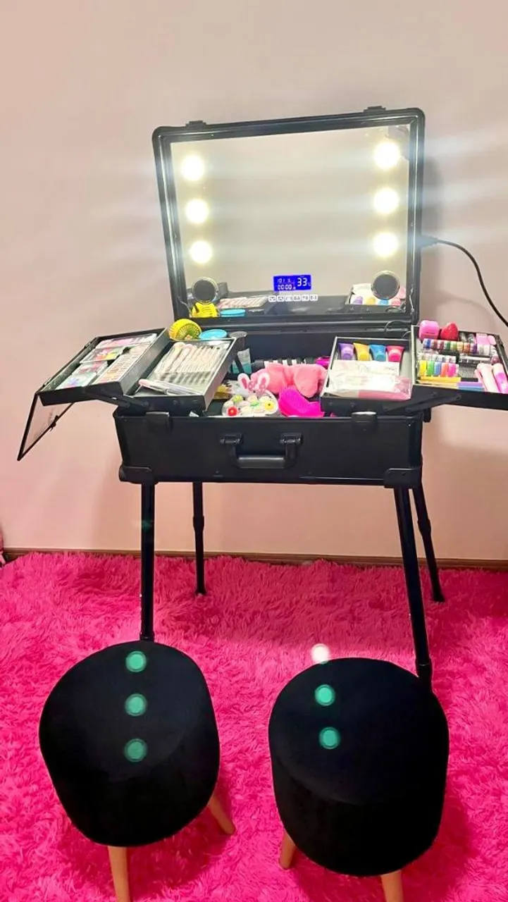 Maleta de Maquiagem Profissional com Luz e Banquetas