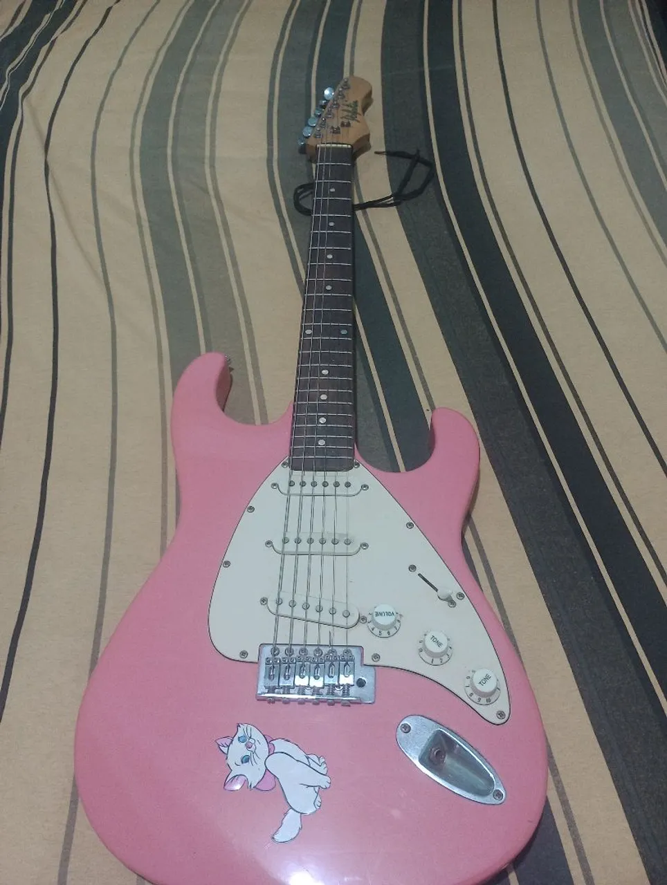 Guitarra Elétrica Rosa Personalizada