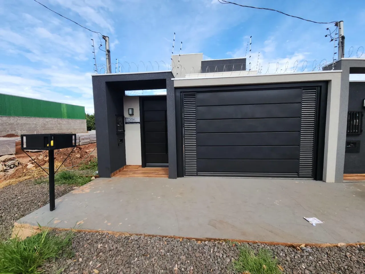 Linda casa localizado no Bairro Rita vieira (parcelamento Jardim nossa Senhora Perpetuo so