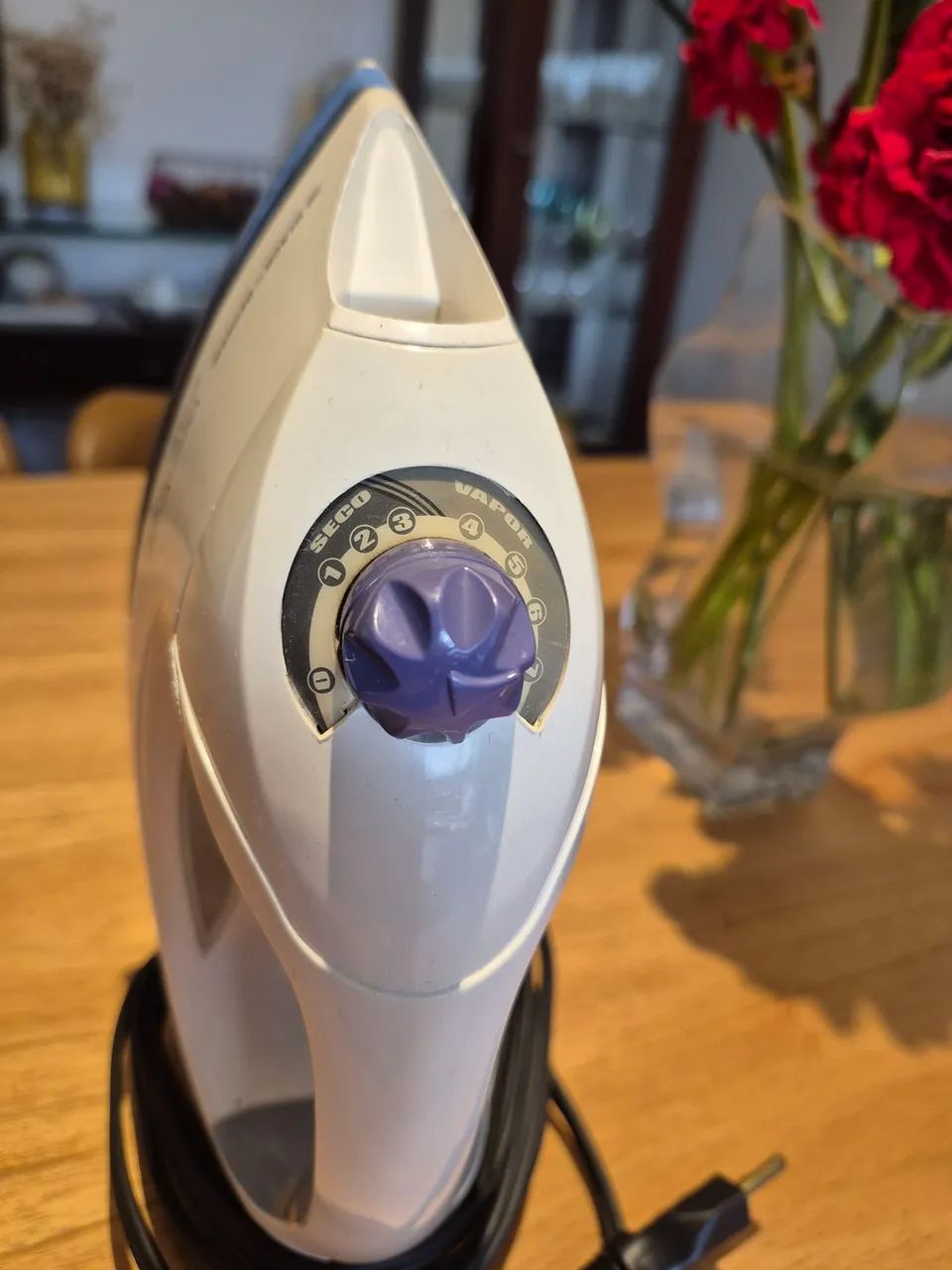 Ferro de Passar Roupa - Black&Decker - Foto 3
