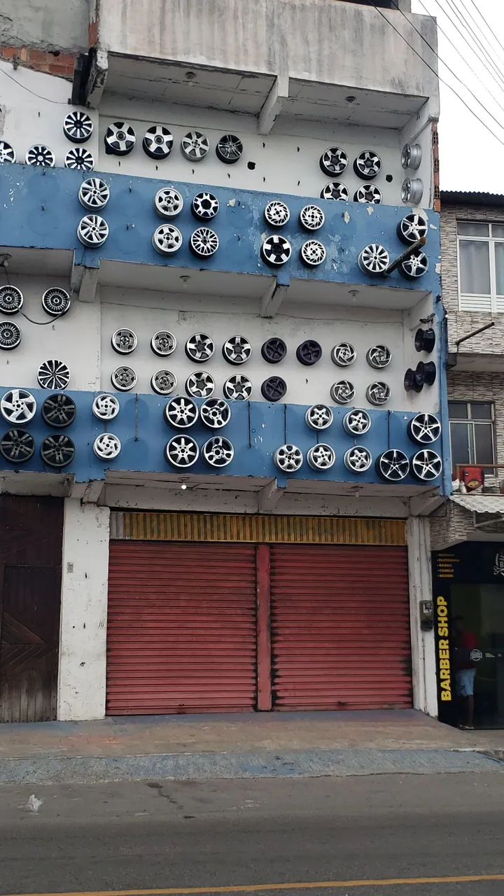 Aluga-se loja na Avenida Maria Lúcia