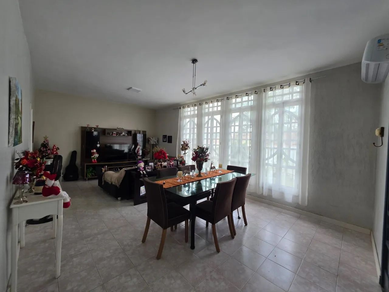 Casa á venda com 05 quartos e 04 banheiros - Foto 2