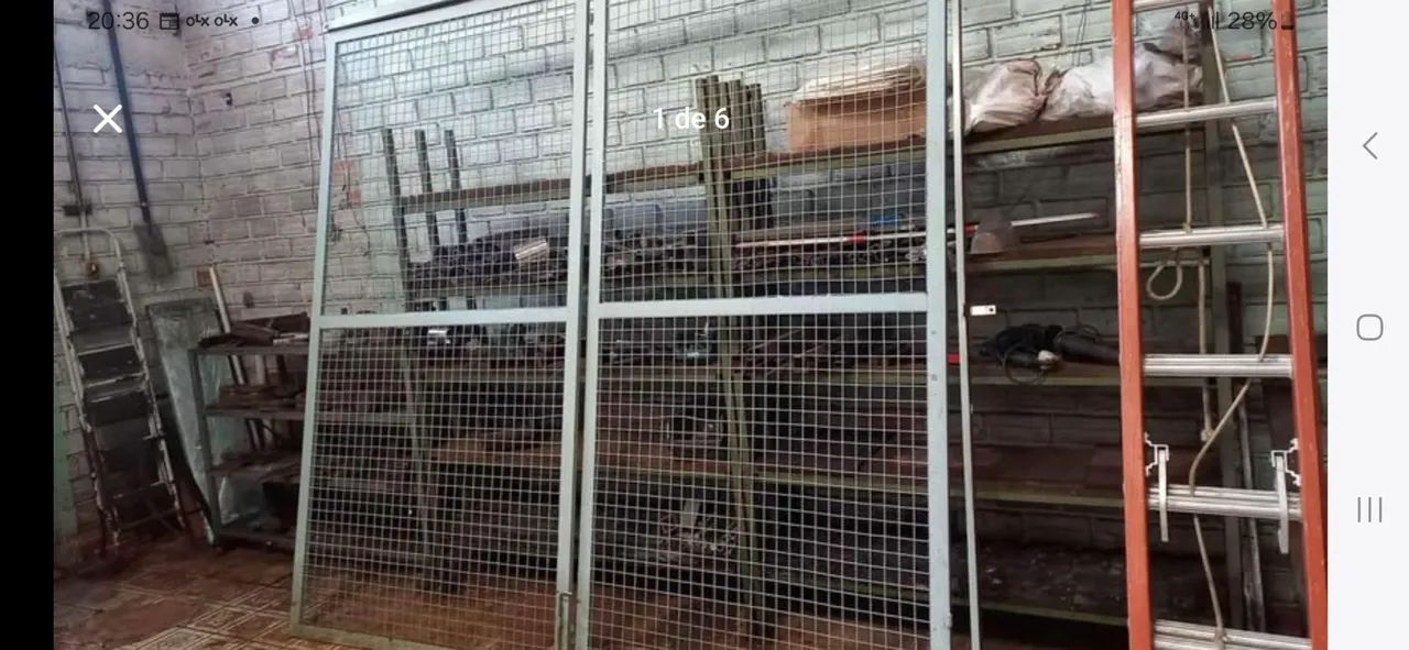 Portão de correr suspenso em inóx e tela 