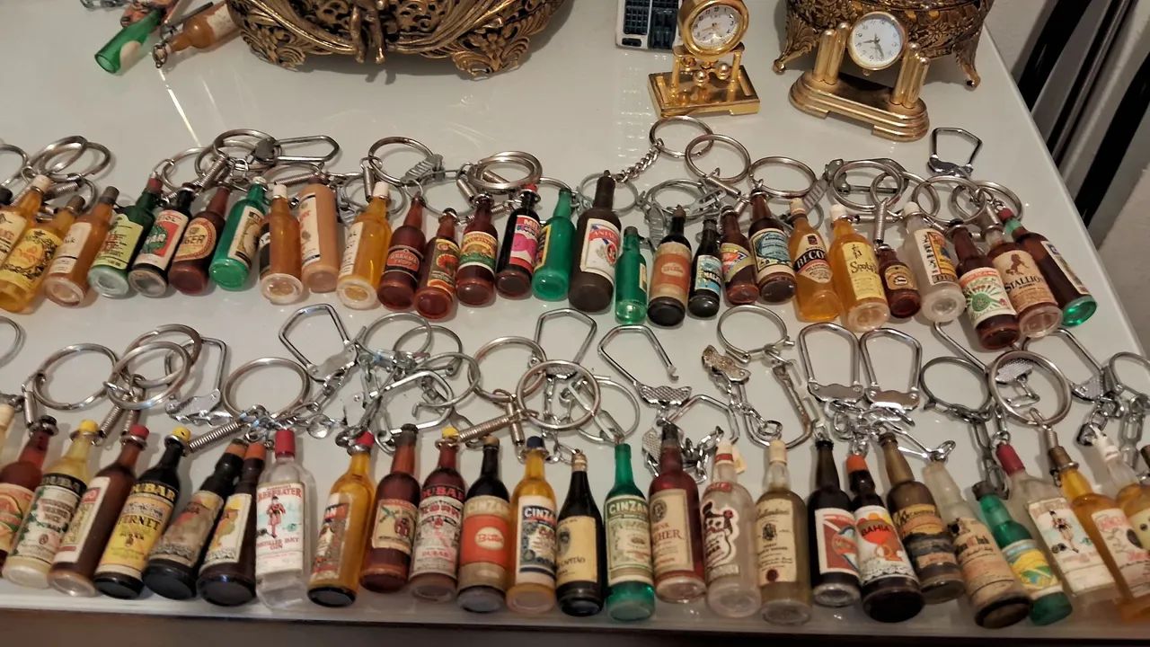 Coleção de Antigas Garrafinhas 92 unidades  - Foto 3