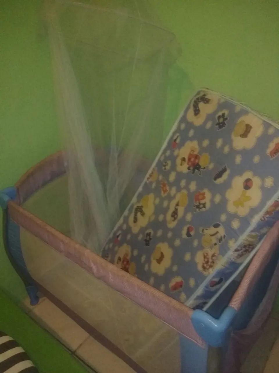 Berço de Bebê com Mosquiteiro