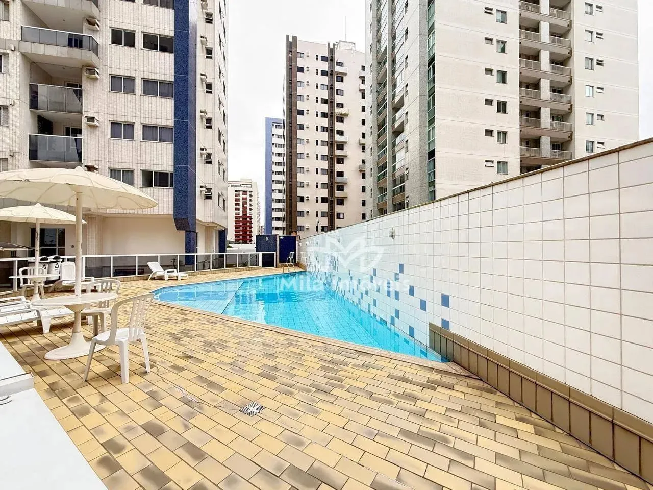 Apartamento com 2 dormitórios para alugar, 69 m² por R$ 4.390,00/mês - Mata da Praia - Vit