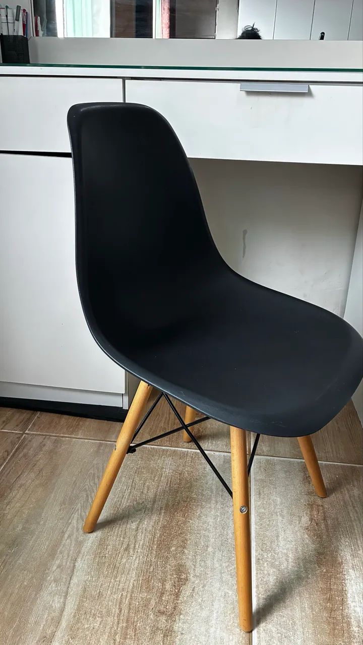 Cadeira eames preta 