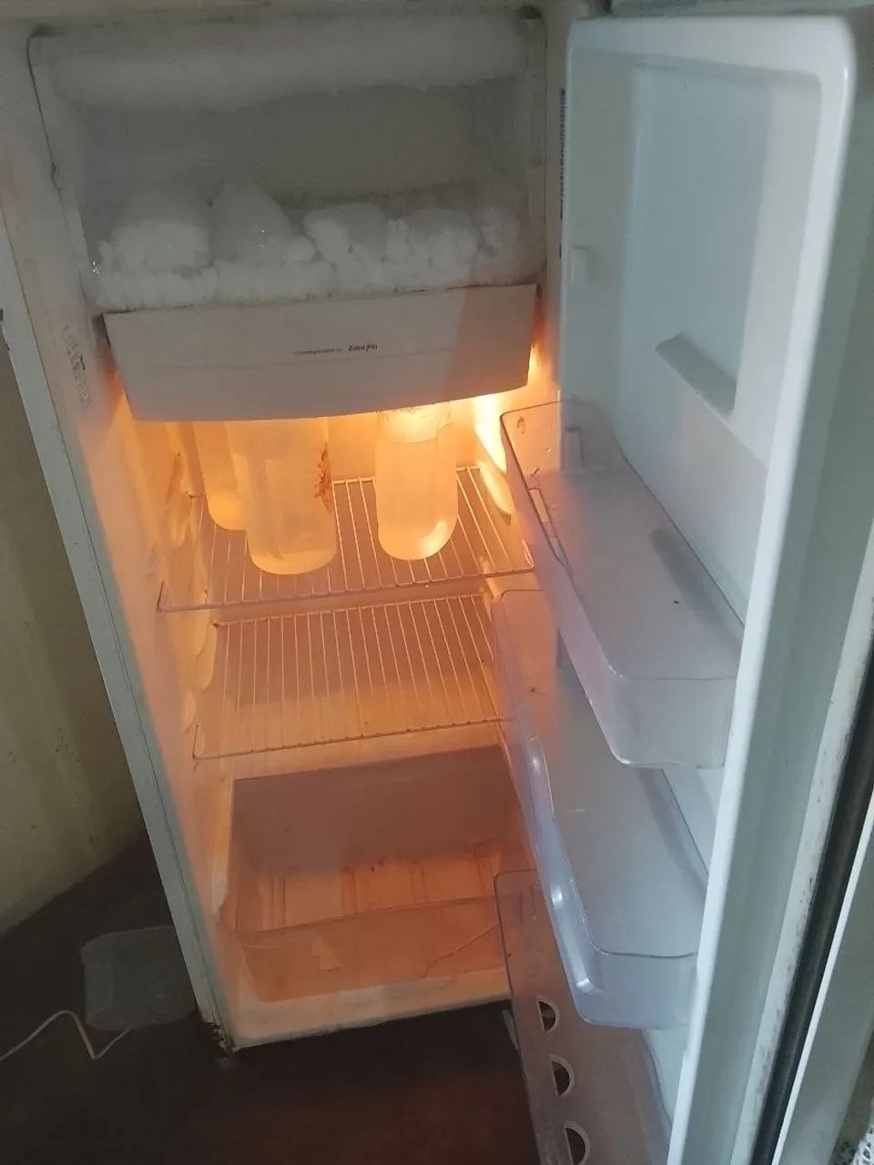Vendo-se uma geladeira Eletrolux  - Foto 3