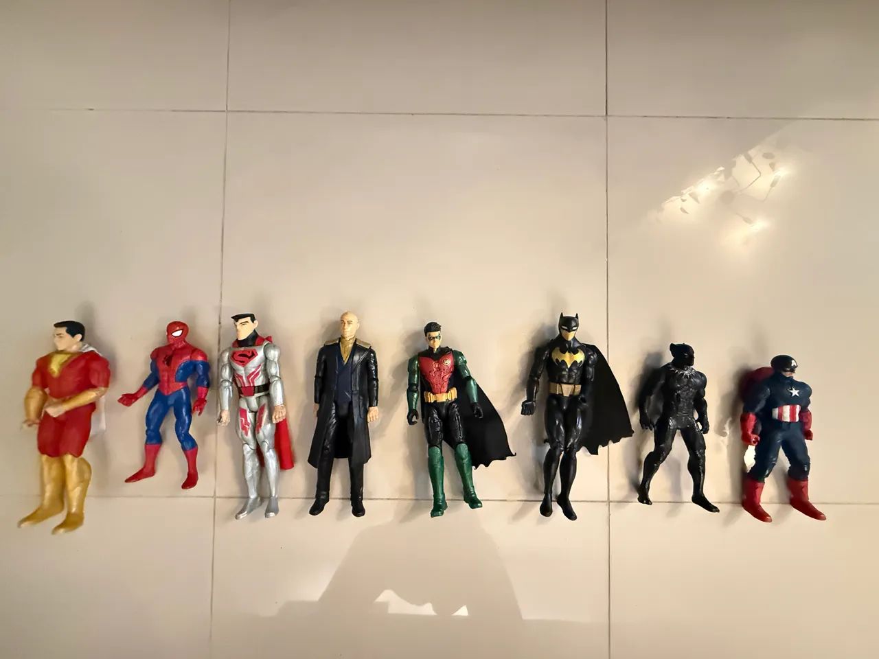 Kit 8 bonecos Marvel + DC   - Foto 2