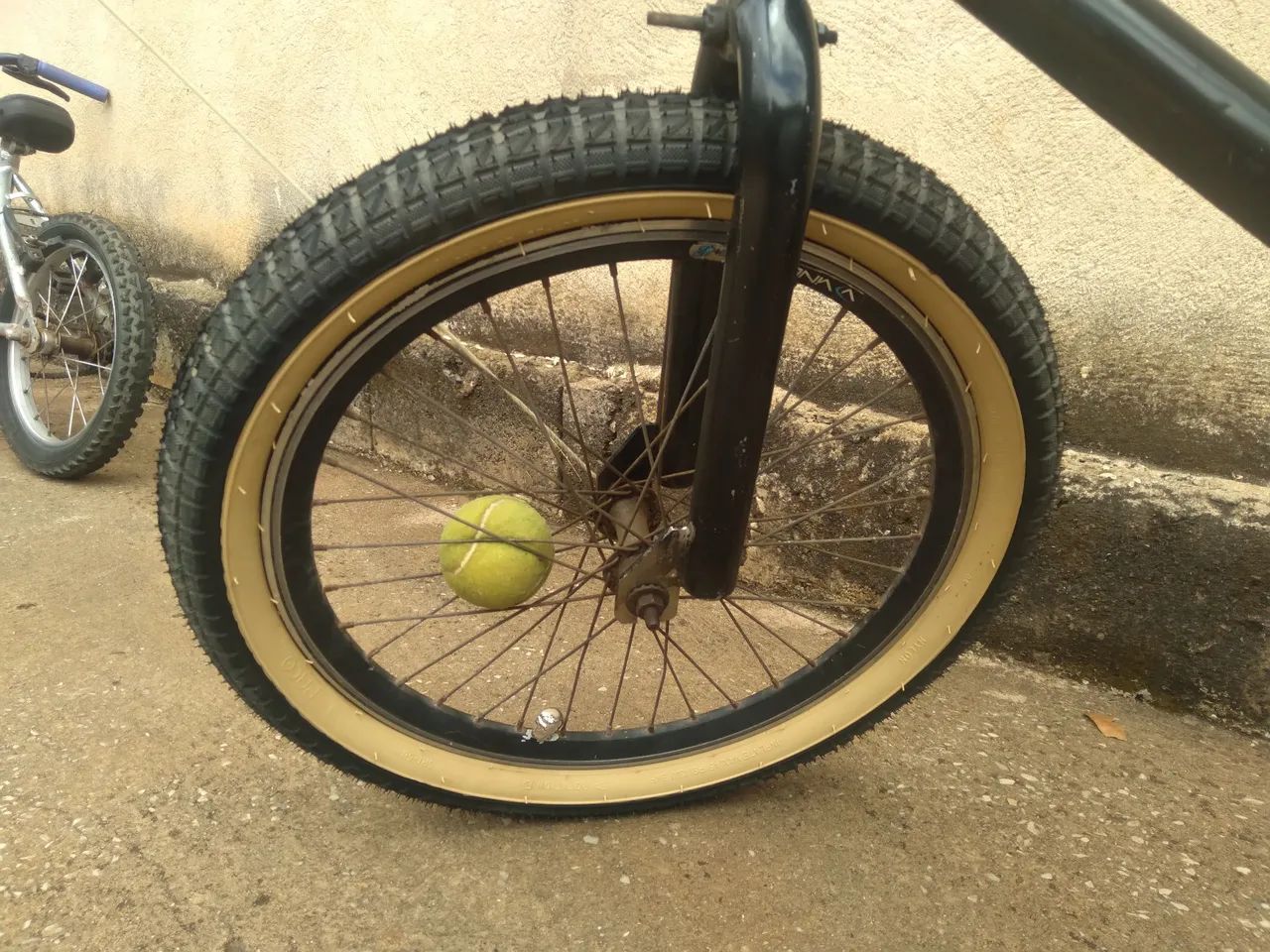 Bicicleta aro 20 Cross com 2 pneus balão zero - Foto 3