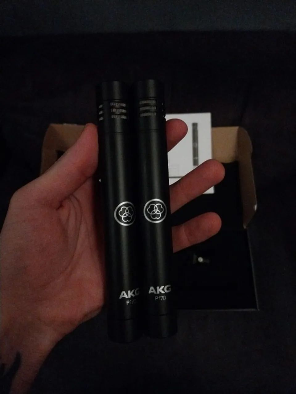 PAR DE MICROFONES AKG P170