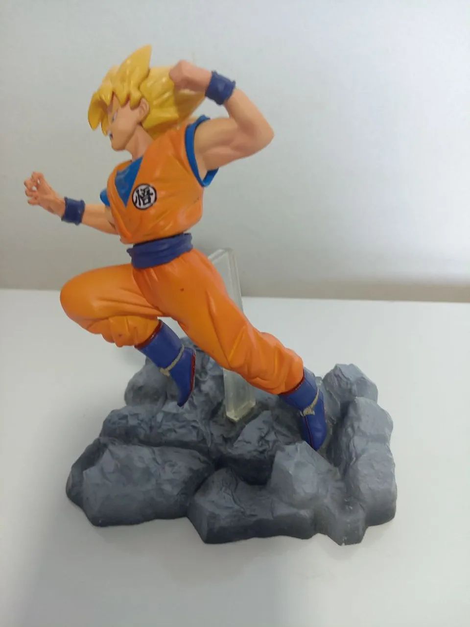 Goku em posição de ataque action figure 14 cm! - Foto 2