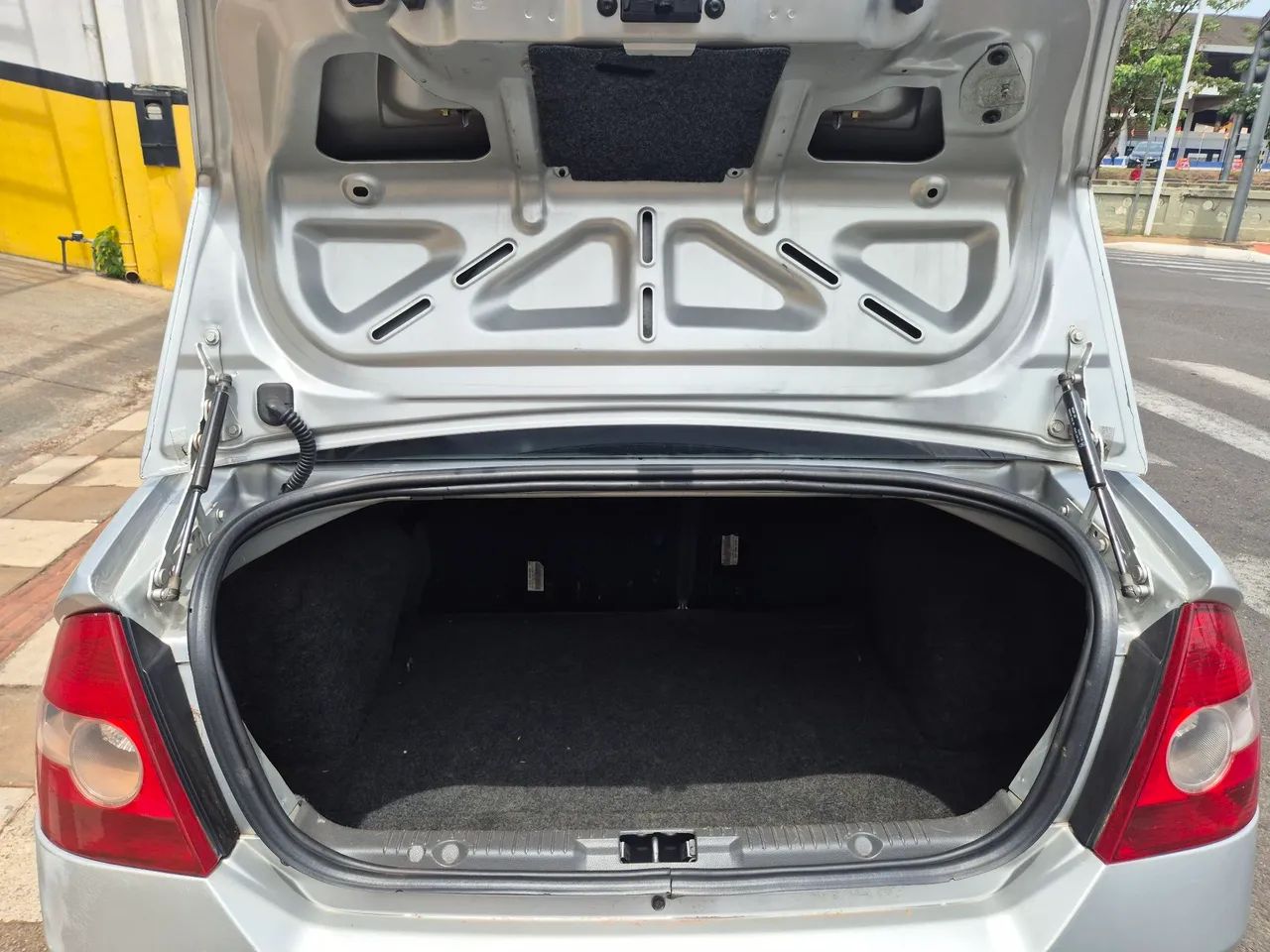 Ford Fiesta Sed. 1.6 8V Flex 4p, foto 14 de 16