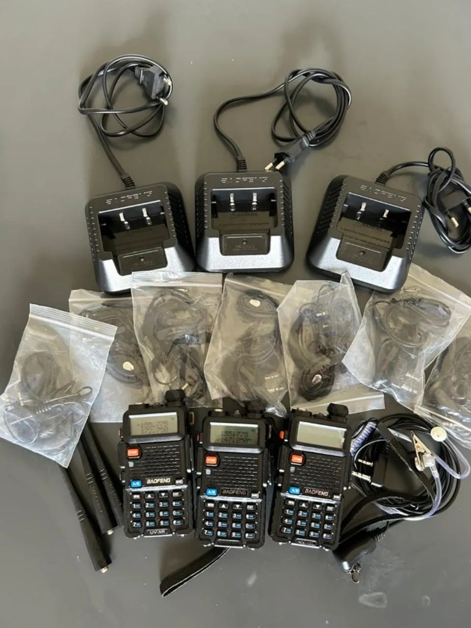 KIT 3 Radio Baofeng Uv-5r + 8 fones - Foto 2