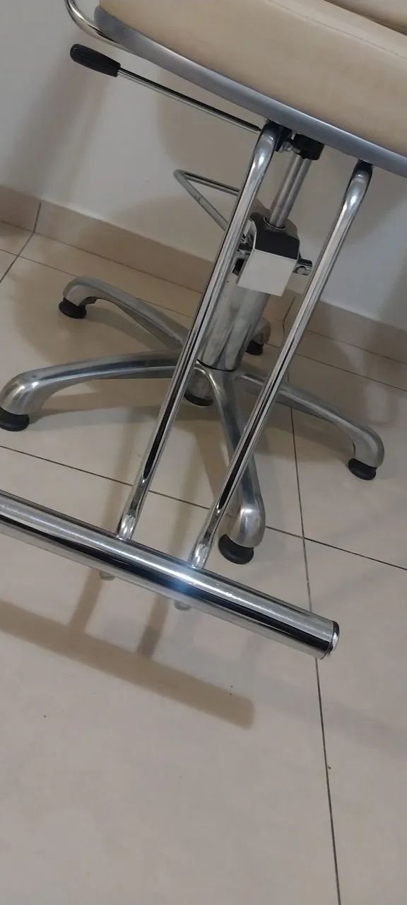 CADEIRA PARA SALÃO, MAQUIAGEM, CABELOS, ETC... - Foto 3