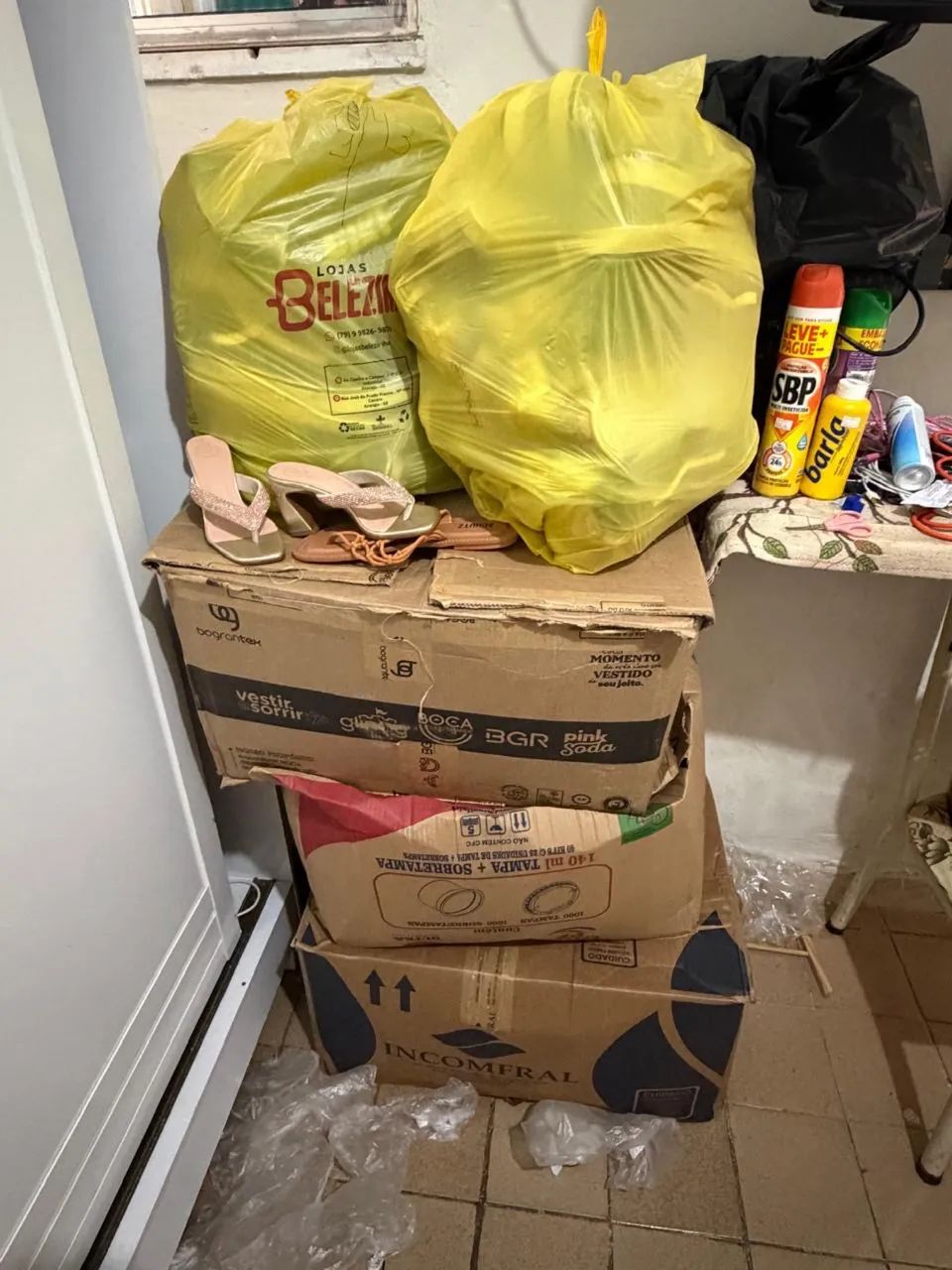 Vendo 200 pares de tenis e sandália 