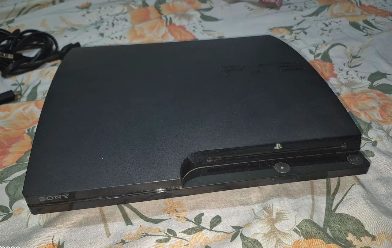 PS3 Slim + 2 Controles - Foto 3