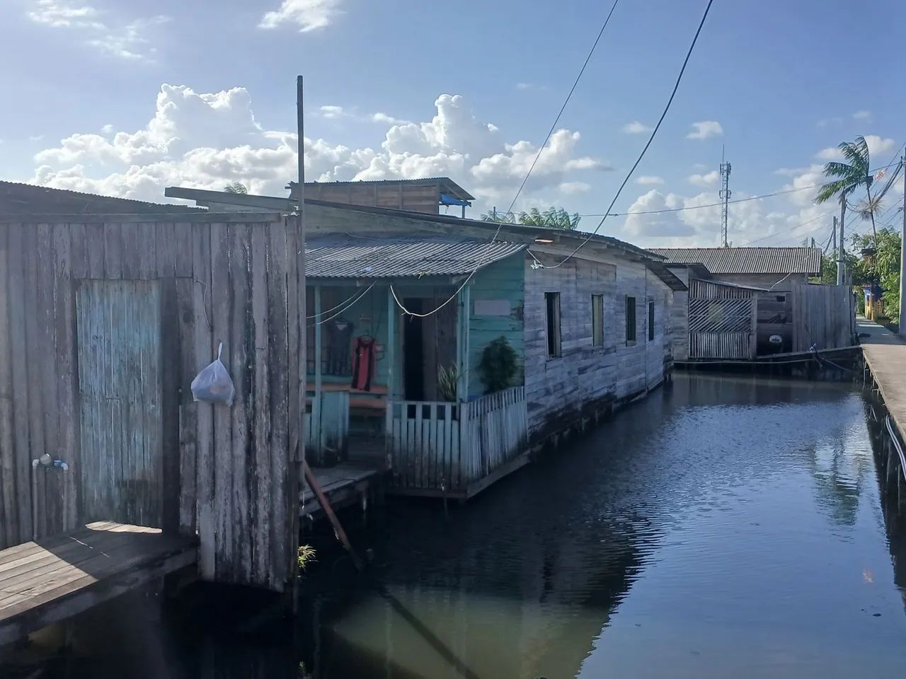 Vendo ou troco casa bem localizada  - Foto 2