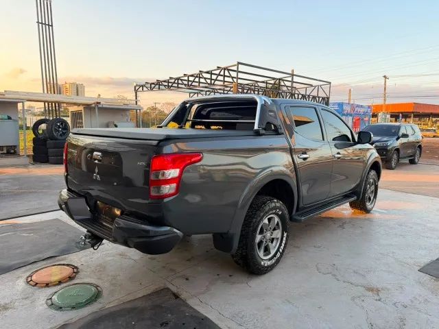 Mitsubishi L200 Triton Sport HPE 2.4 CD Diesel Aut. 2019 - Foto 2