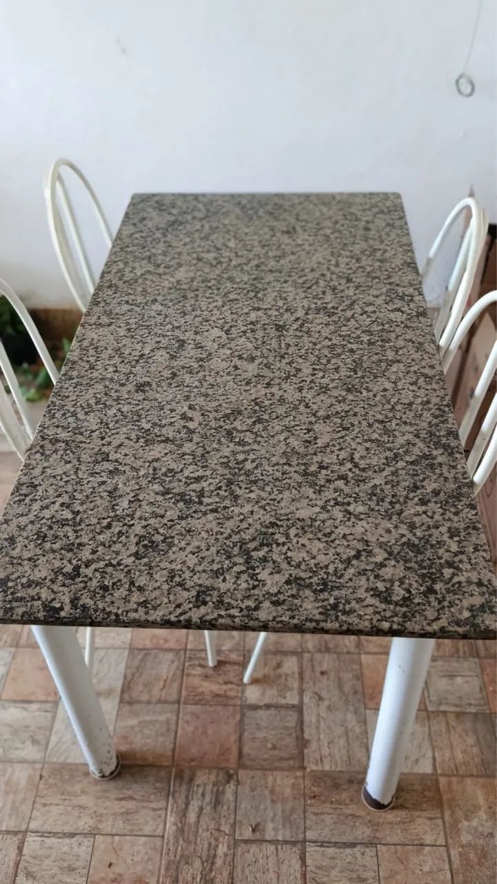 Mesa de granito - 4 cadeiras - Foto 2