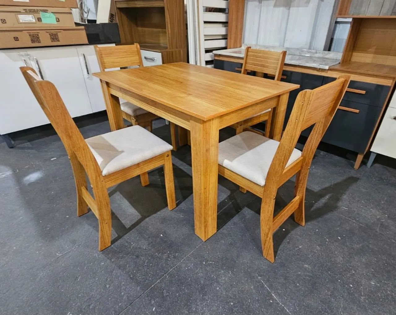 MESA 4 CADEIRAS - NOVA / ENTREGAMOS MONTADO 
