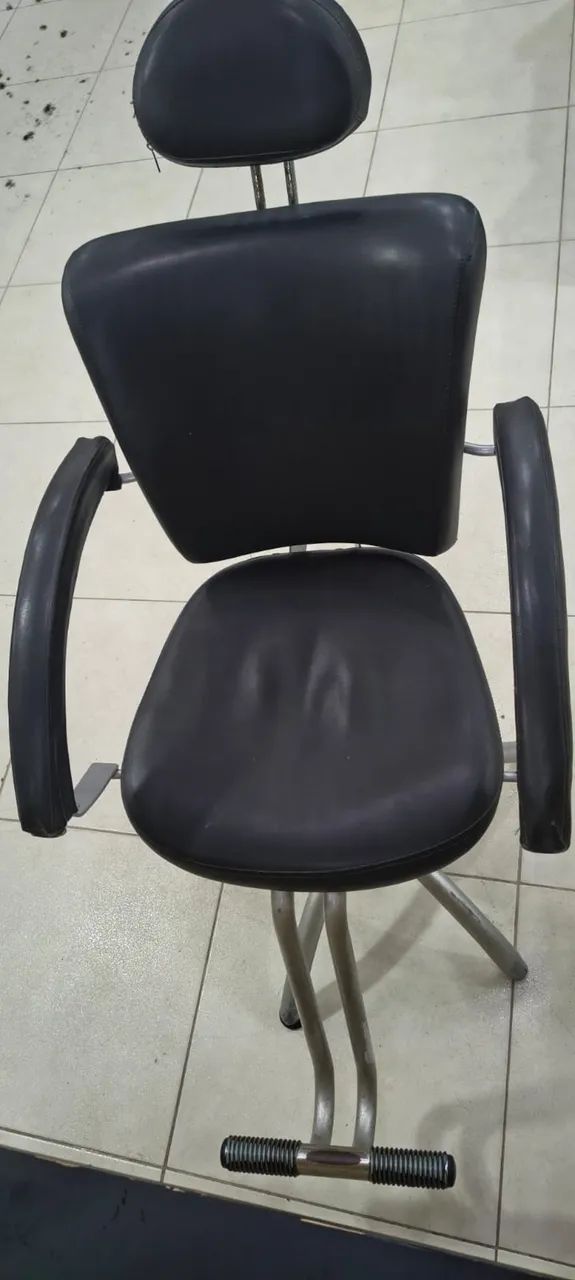 Cadeira de cabeleiro/barbeiro - Foto 2