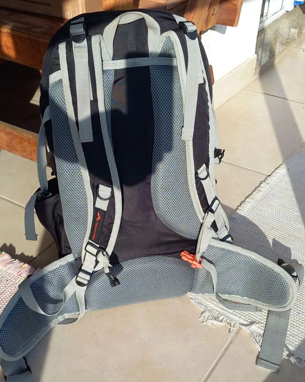 Mochila Commuter 35 litros Trilhas e Rumos Resistente capa - Foto 5