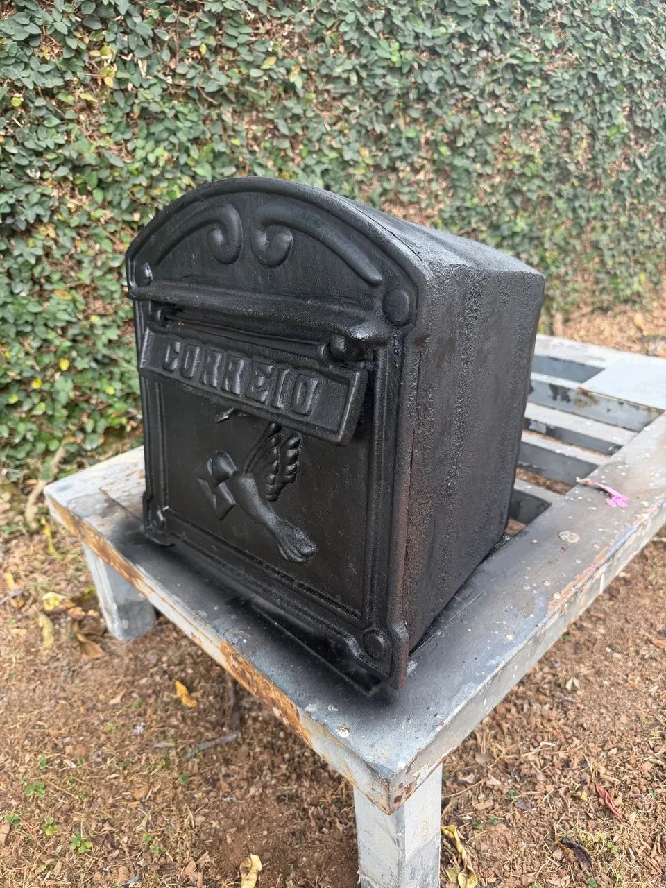 Caixa de correios de ferro fundido