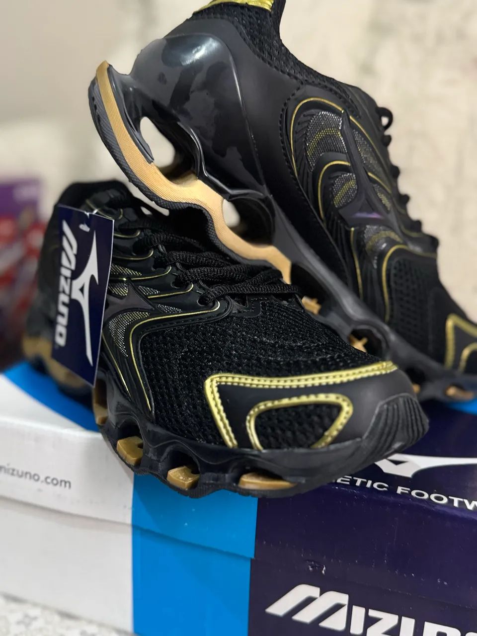 Mizuno Mola (Primeira linha)