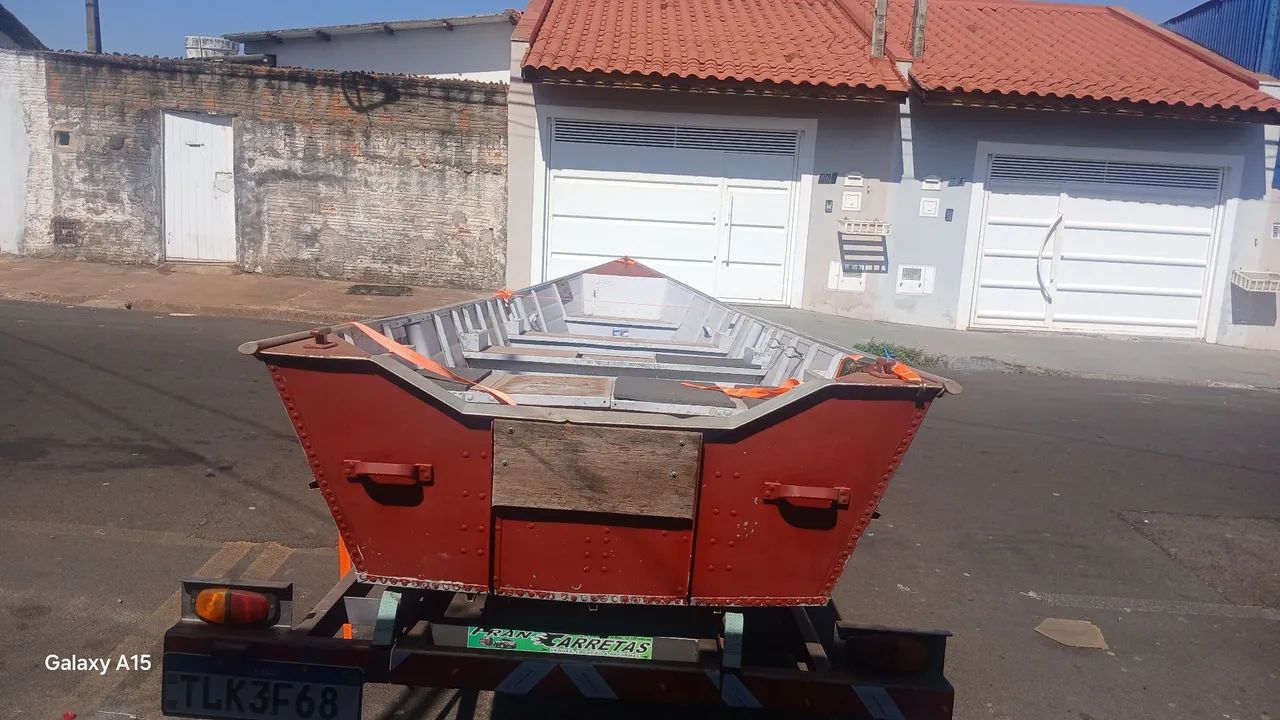 Barco com motor e carreta  - Foto 3