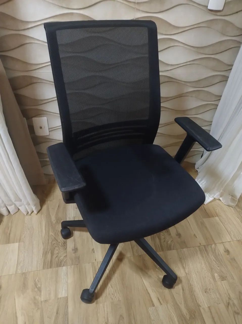 CADEIRA MUITO CONFORTÁVEL 