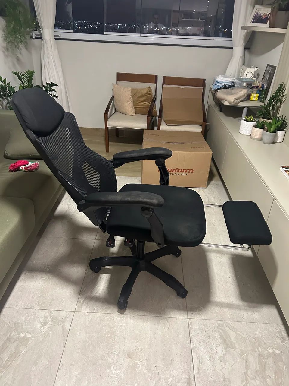 Cadeira Ergonômica Preta - Foto 4