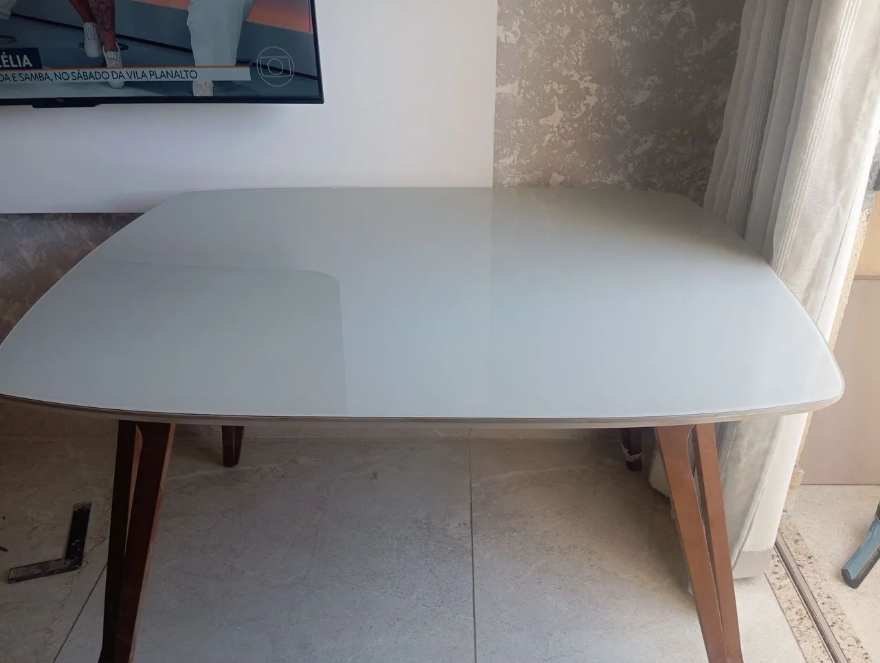 Mesa tampo de vidro conservada - Foto 3