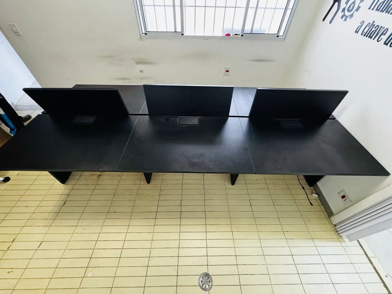 Mesa de escritório 6 lugares MDF COM ELÉTRICA  - Foto 2