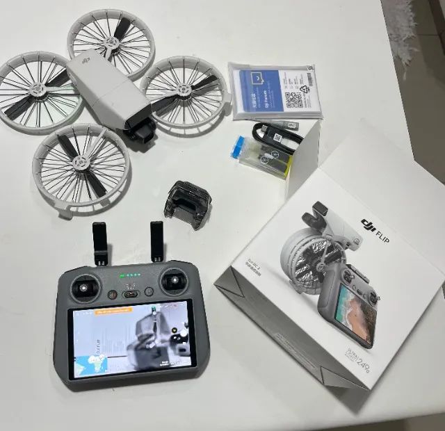 Drone DJI FLIP controle com tela