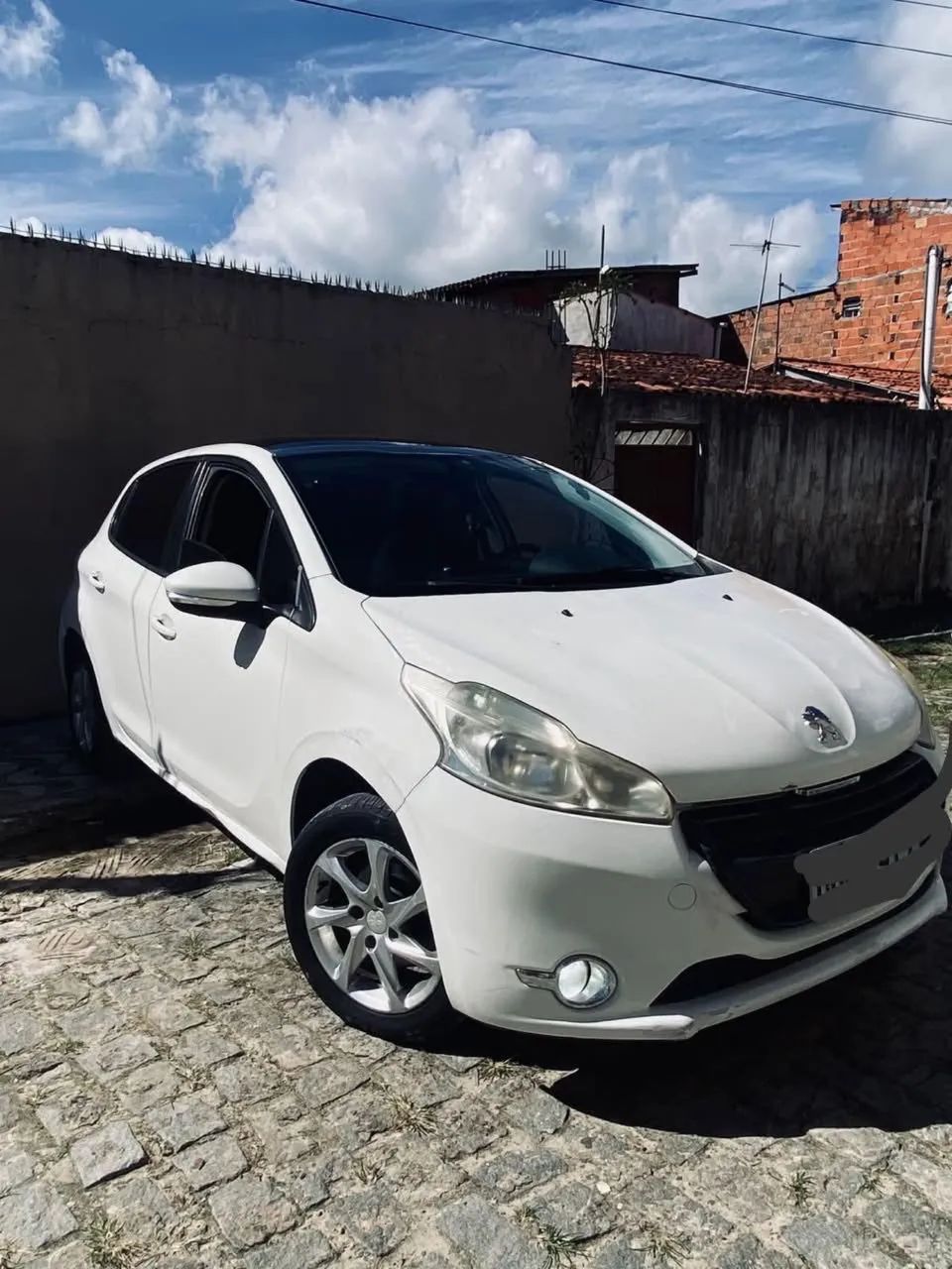 Peugeot 208 208 Allure 1.5 Flex 8V 5p 2014