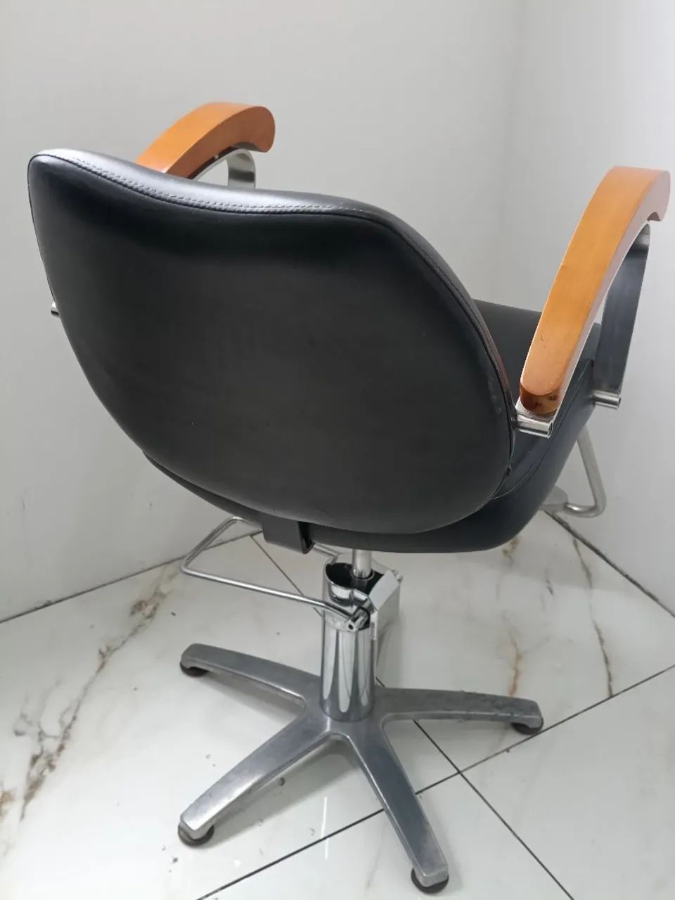 Cadeira p/ cabeleireiro. 