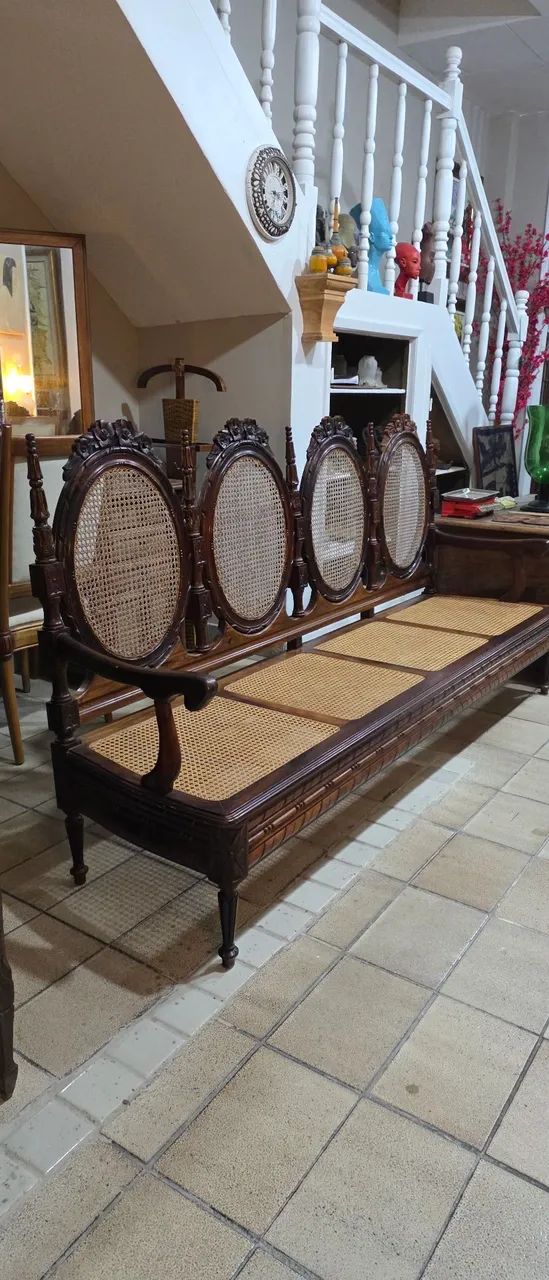 Móveis antigos, sofa antigo medalhão jacaranda e palhinha 