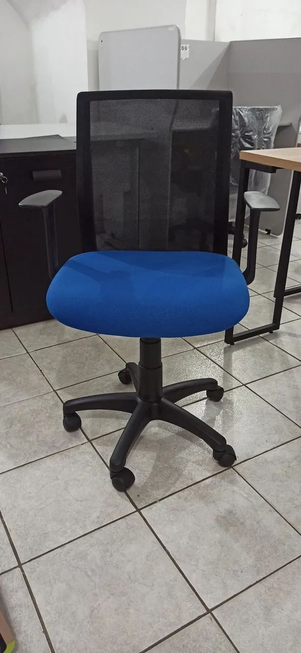 Cadeira giratória em tecido  - Foto 2