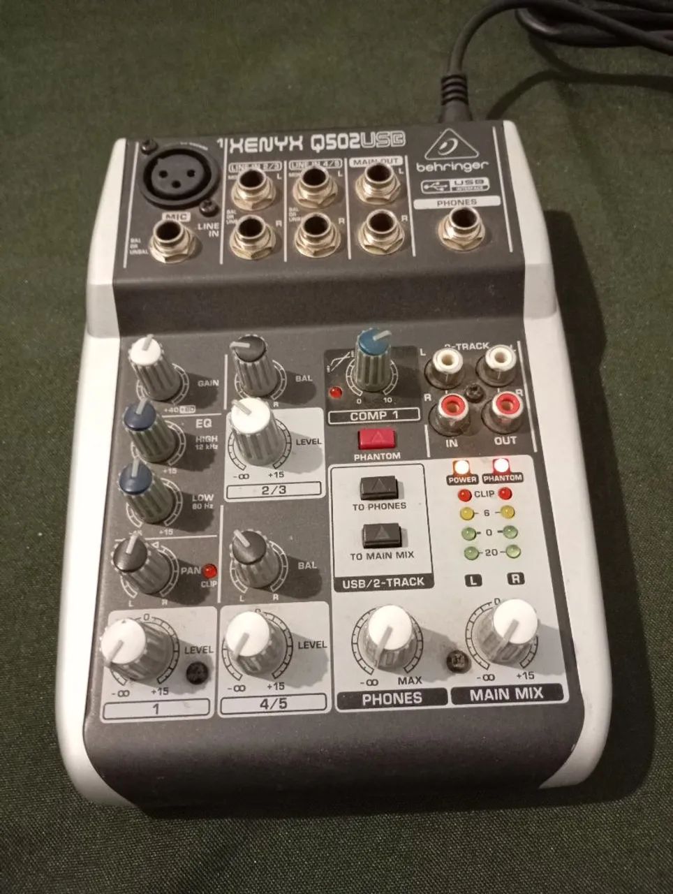 Mesa de som Behringer 
