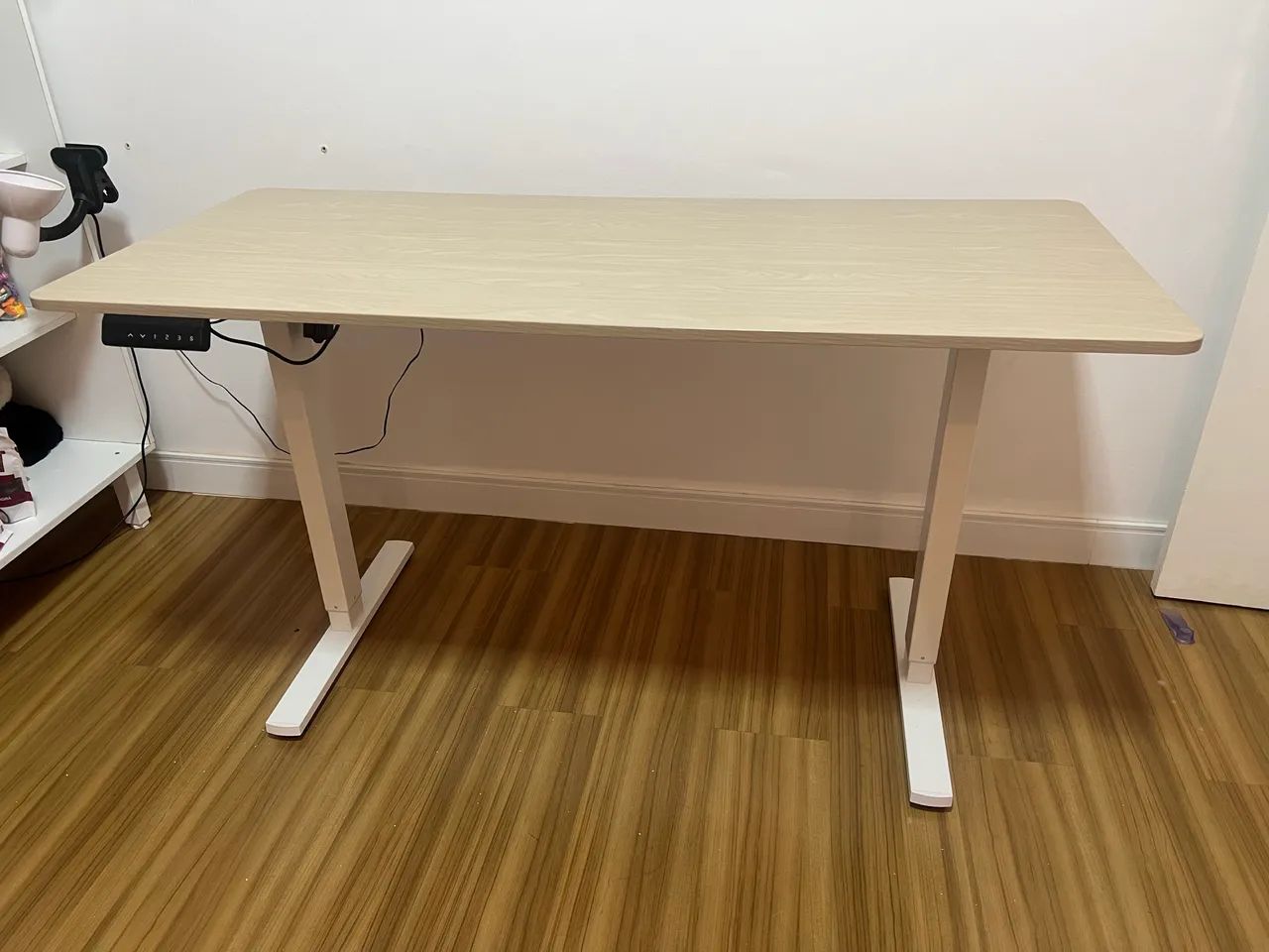 Mesa com regulagem de altura