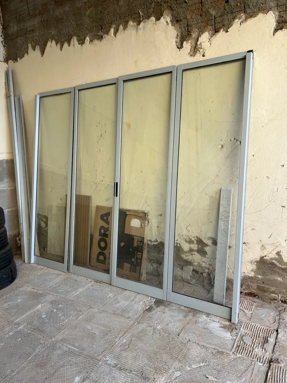 Porta de vidro com esquadria de alumínio.  - Foto 3