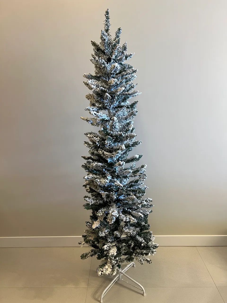 Árvore de natal nevada slim 1,80m + Enfeites