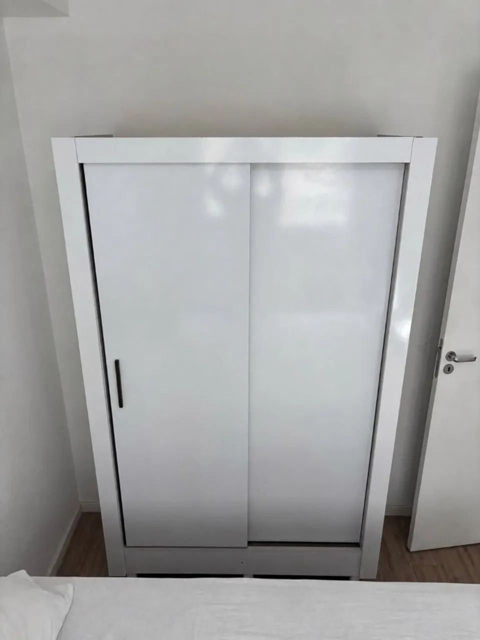 Guarda-Roupa 2 Portas e 2 Gavetas